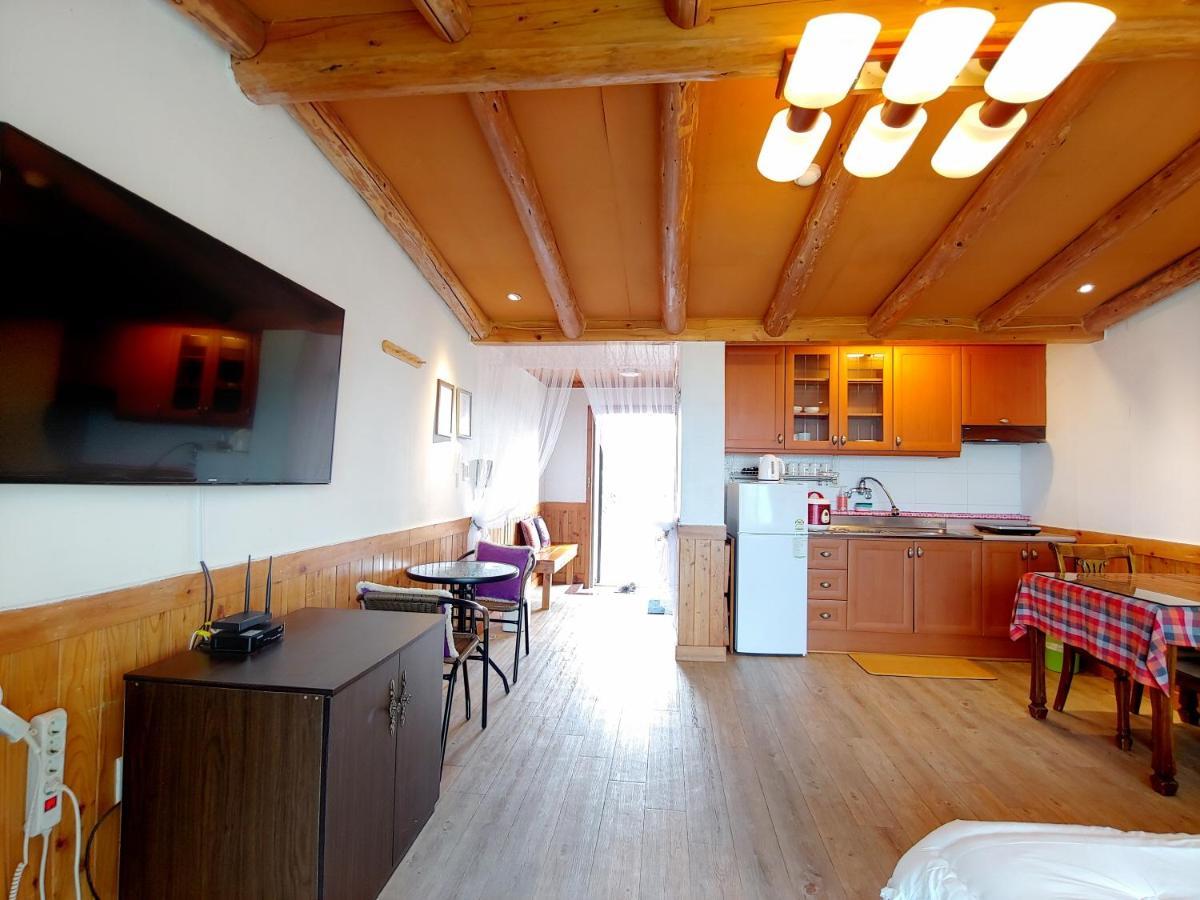 Herb In Pension Jeju Ngoại thất bức ảnh