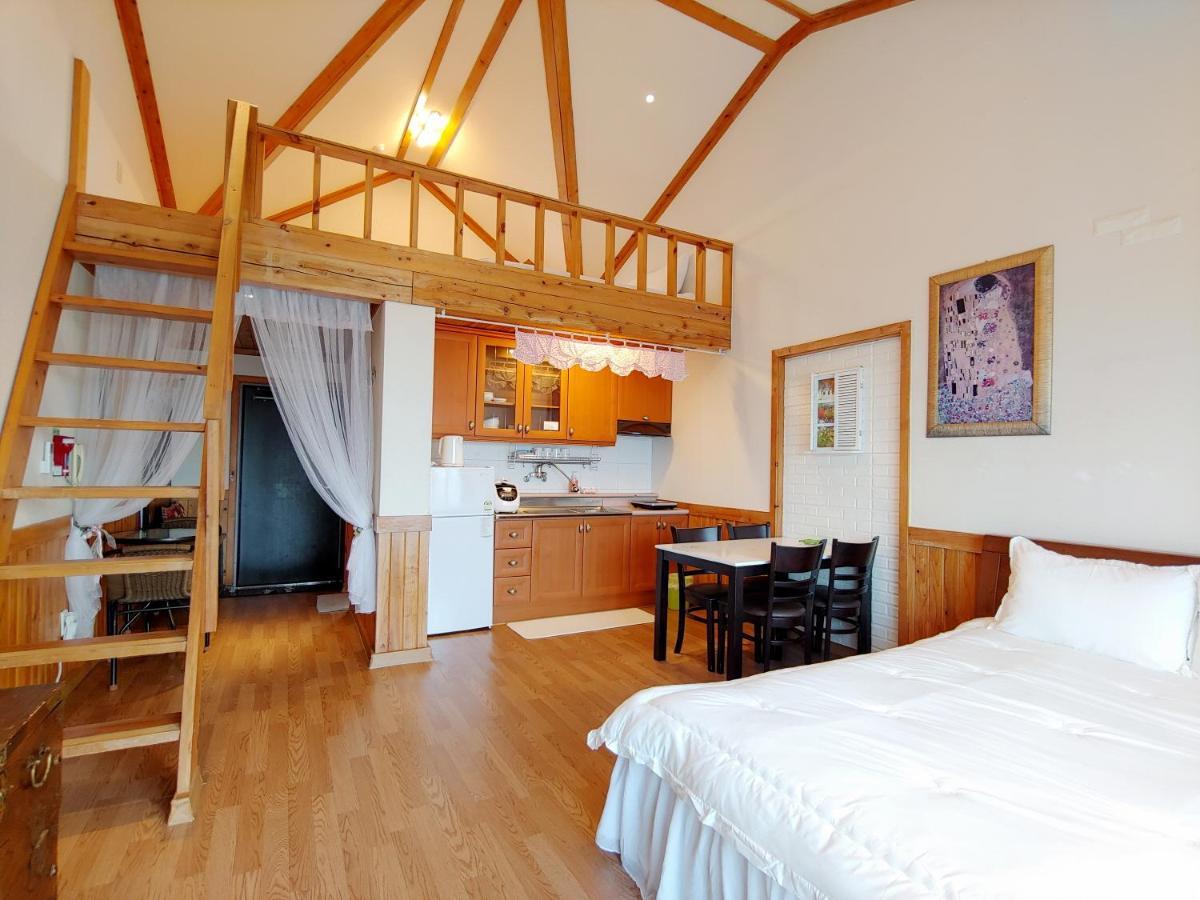 Herb In Pension Jeju Ngoại thất bức ảnh